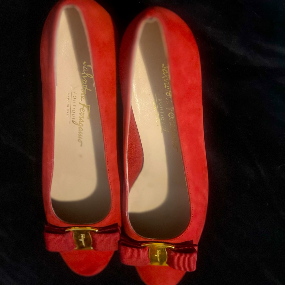Never worn Salvatore Ferragamo flats.